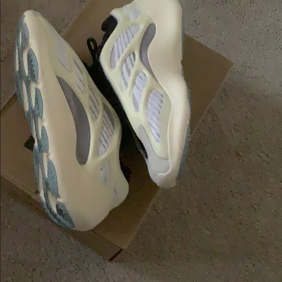Yeezy 700 Azael v3 (SOLD) - Picture 6 of 8